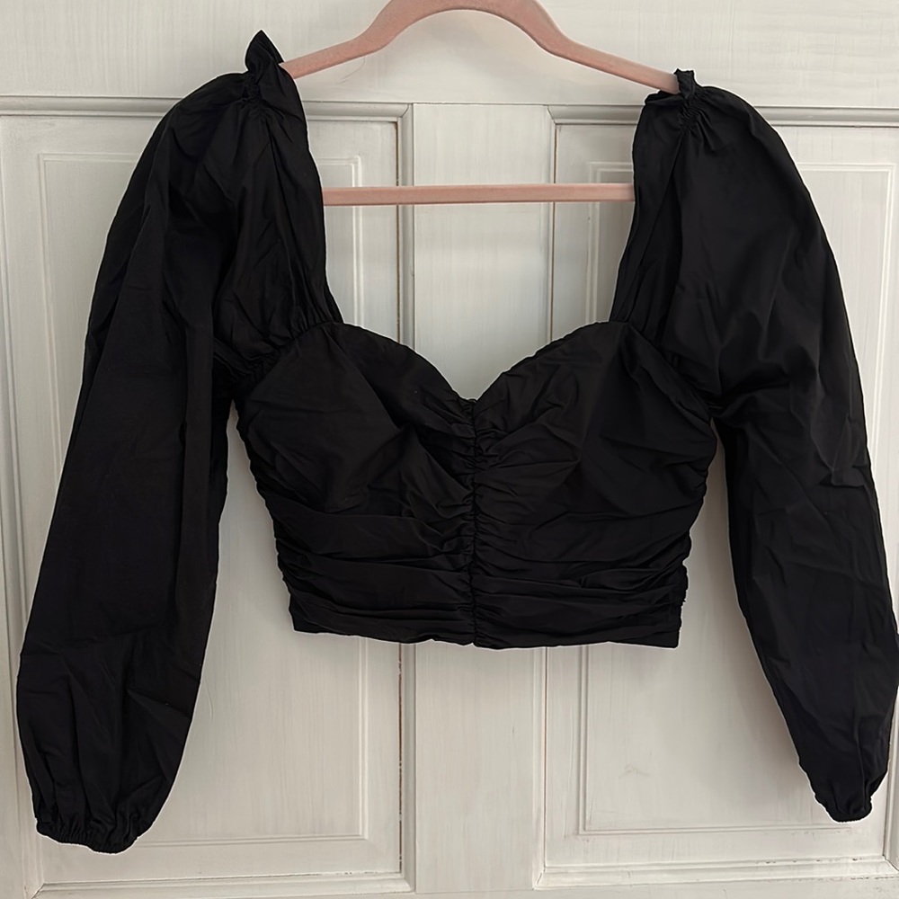 Lack crop top with puff sleeves